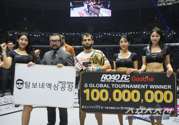 11년 만에 터진 '개그맨' 윤형빈의 KO. 굽네 ROAD FC 073 …