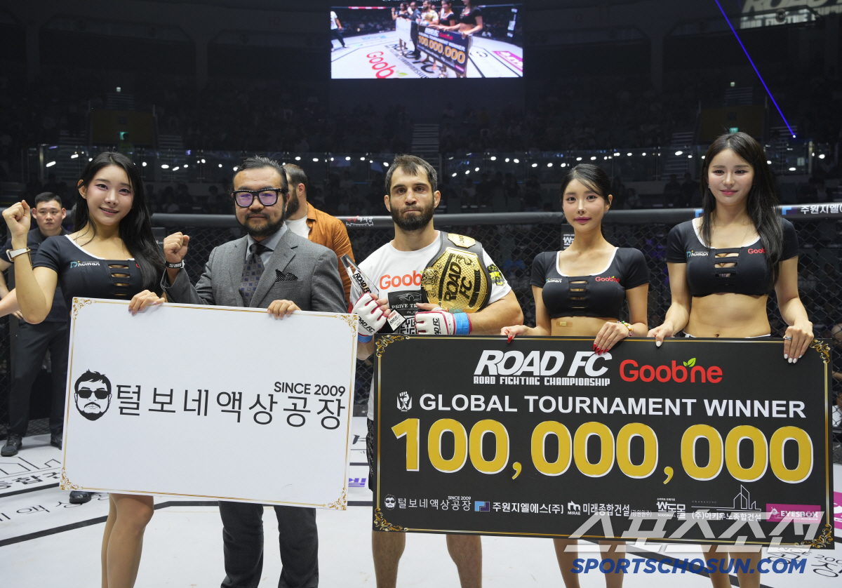 11년 만에 터진 '개그맨' 윤형빈의 KO. 굽네 ROAD FC 073 …