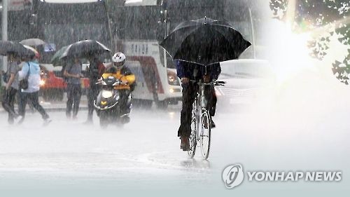 강원 흐리고 내륙·산지 소나기…낮 최고 34도