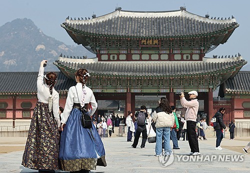 지난달 방한 외국인 163만명…'코로나 이전 넘었다'
