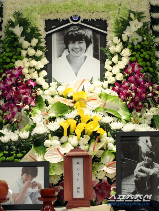 故 박용하, 논현동 자택서 사망...오늘(30일) 15주기 "여전히 실감…