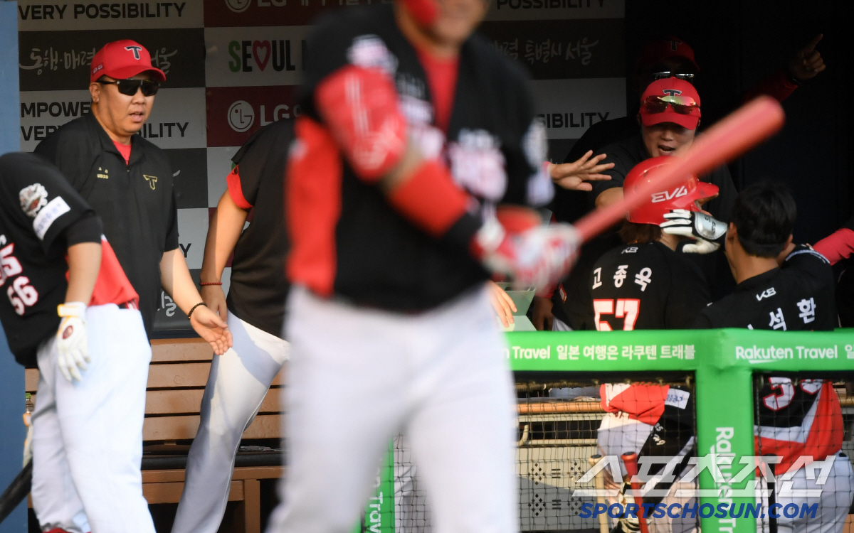 '치리노스 천적 등극' 통산 타율 3할 타자의 무서움...잠실 달군 고종…