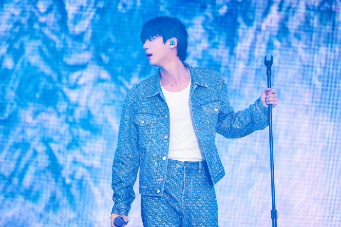 “언제나 아미 곁 지킬 것” 진, 완전체 앞둔 BTS 맏형의 포문 [공식…