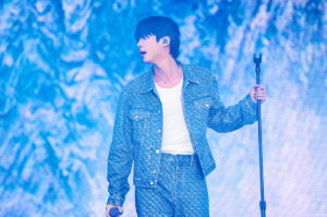 “언제나 아미 곁 지킬 것” 진, 완전체 앞둔 BTS 맏형의 포문 [공식]