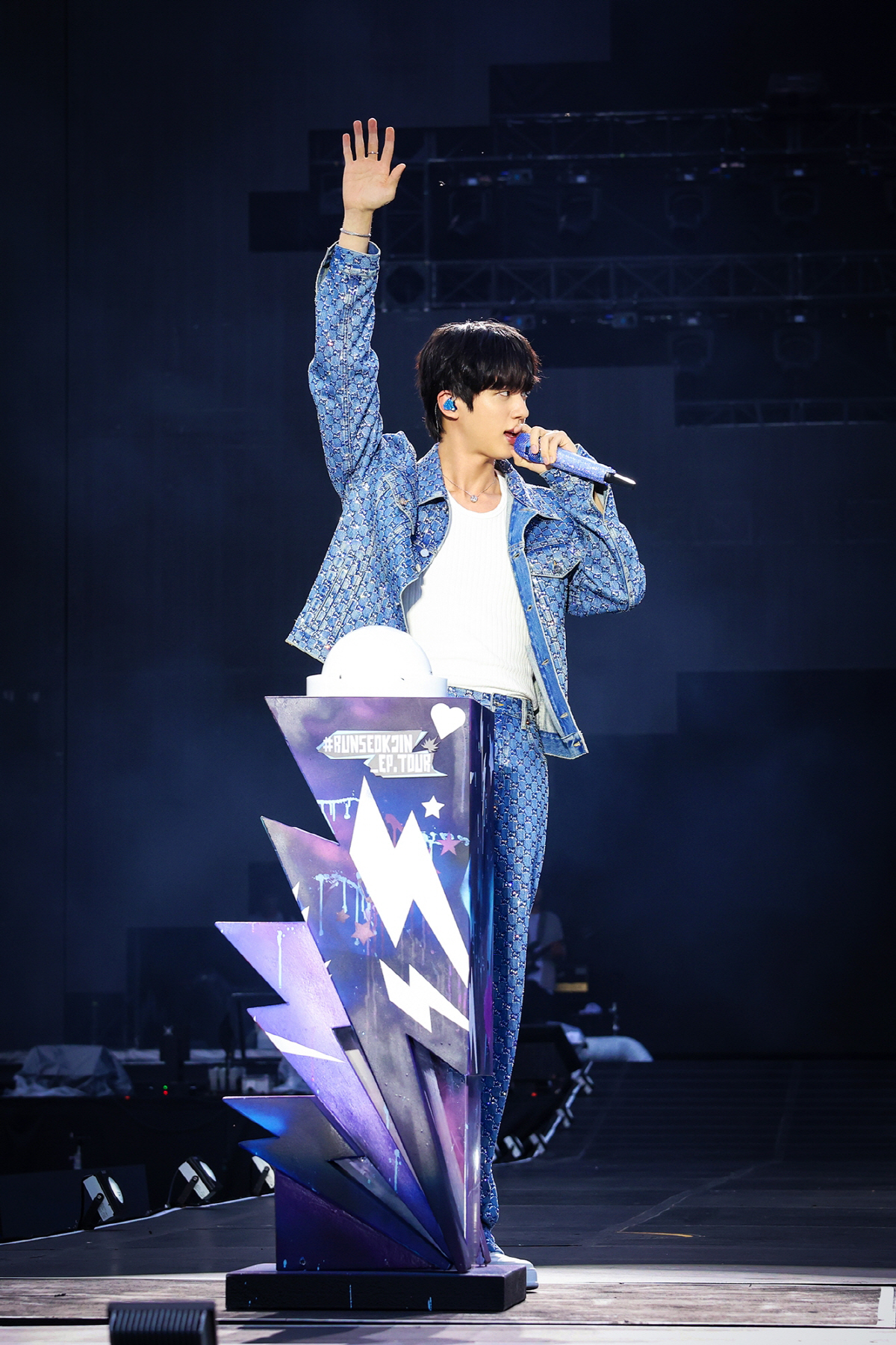 BTS 진, 역대급 팬사랑으로 첫 팬콘서트 성료…완전체 관람→웬디·최예나…