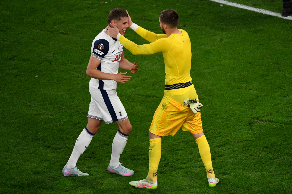 손흥민 사상 최초(?) 동료 공개 폭언 화제..."비카리오 XX팰 뻔했다…