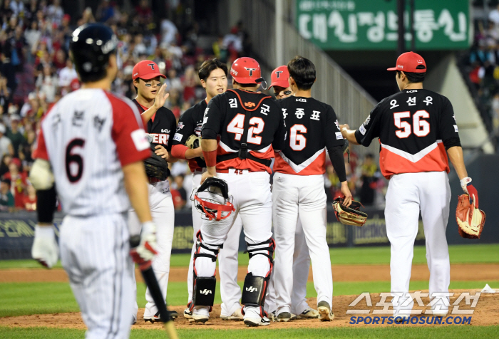 '이게 진짜 맞나' KIA 1위인데, LG 8위-삼성 9위라니…여름 대반전 현실인가