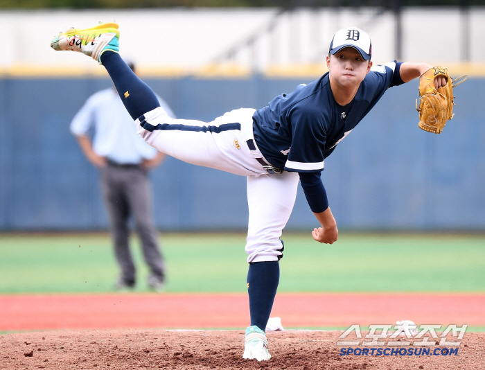 [포토] 동산고 선발투수 이성민의 힘찬 투구
