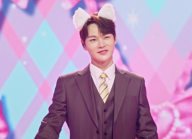 [청룡랭킹] 박서진과 손태진의 경쟁, 상반기 결산 트로피는 누가 차지할까?