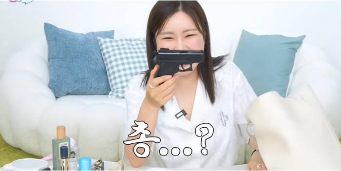 송가인 가방에서 왜 총이 나와..