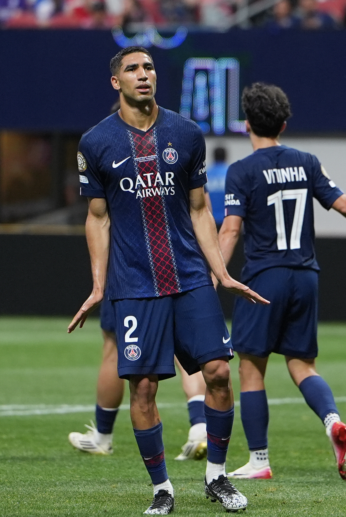 메시의 뒤끝 작렬? PSG 비티냐에 '주먹질' 충격 논란…"걸어 다녔다"…