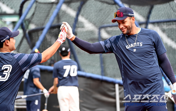 '6월에 혼자 4할 쳤는데 타율 하락?' KBO 신기록 보유자, 사상 첫…