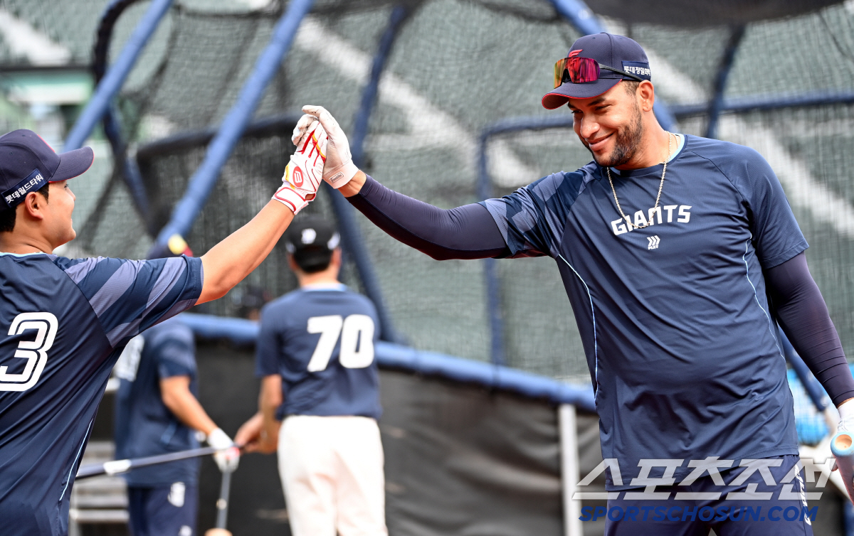 '6월에 혼자 4할 쳤는데 타율 하락?' KBO 신기록 보유자, 사상 첫…
