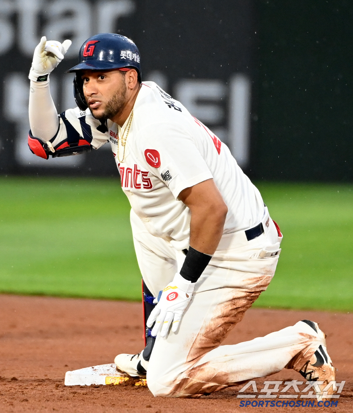 '6월에 혼자 4할 쳤는데 타율 하락?' KBO 신기록 보유자, 사상 첫…