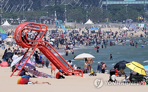 "반갑다 여름아" 부산 광안리·다대포 등 5개 해수욕장 문 활짝