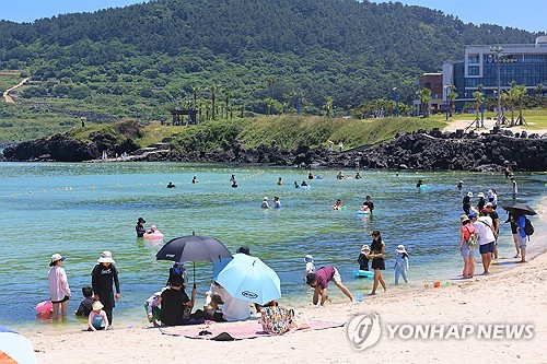 불볕더위에…제주 해수욕장 개장 일주일만에 이용객 8만명 돌파