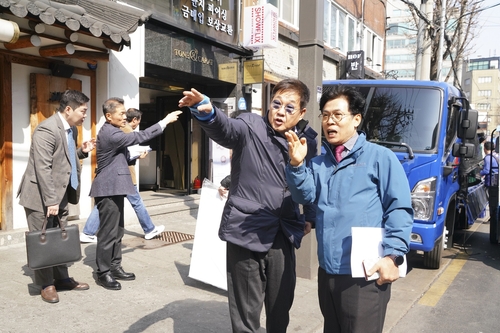 '야장 명소' 돈화문로11길에 안전관리단 운영