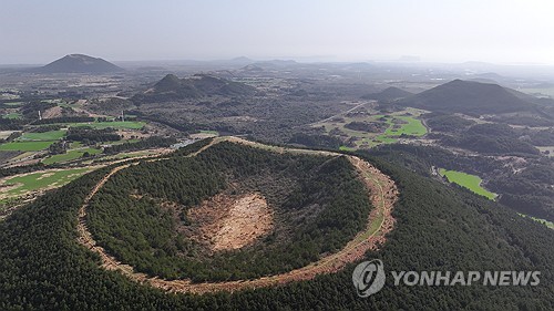 ATV·산악자전거에 짓밟히는 제주 오름…단속·관리 미흡