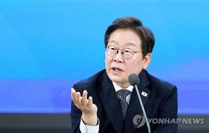 [2보] 법원, 李대통령 '법카 유용 의혹' 재판도 연기…기일 추후 지정