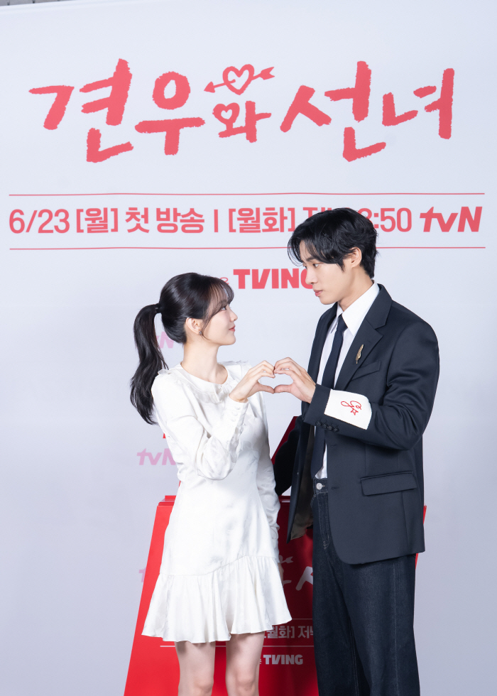 "머리 쓰담쓰담→손깍지까지"…추영우, '인간부적' 조이현과 '혐관' 끝 …