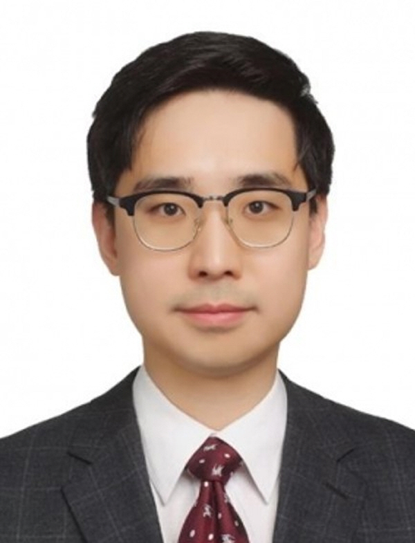 "흡연 줄이면 황반변성으로 인한 시력 저하 감소"