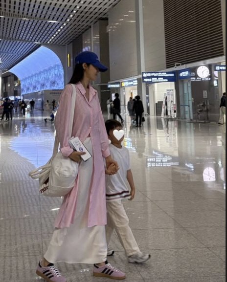 '임창정♥' 서하얀, 막내 子만 데리고 한국 떠난다..공항서 손 붙잡고 …