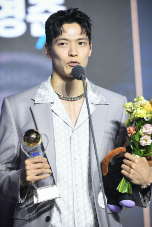 '부자 연봉킹' 허훈X'세 번째 연봉 1위' 김선형 활짝…두경민→전성현 '역시나' 보수조정 신청