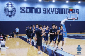 '가족동반? 그냥 방콕할래' 휴양지 전지훈련 소노의 진풍경…손창환감독 