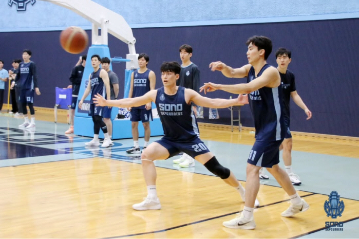 '가족동반? 그냥 방콕할래' 휴양지 전지훈련 소노의 진풍경…손창환감독 "…