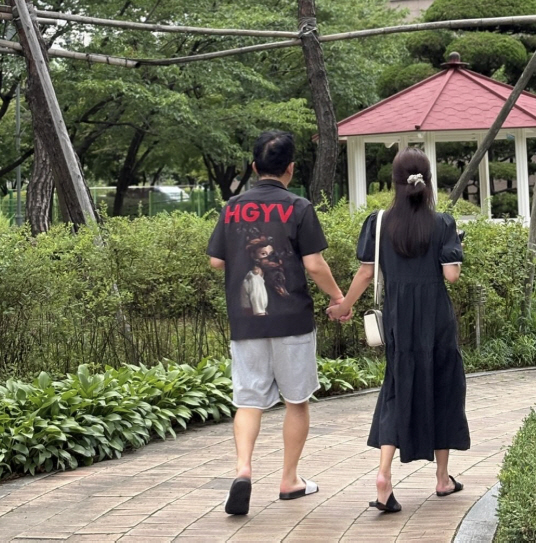 김준호♥김지민, 결혼식 앞두고 포착된 파파라치샷...손 꼭 붙잡고 "데이…