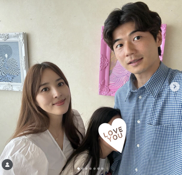 한혜진♥기성용, 10살 리터니 딸과 12주년 가족사진…‘비주얼 유전자’ …