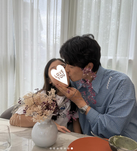 한혜진♥기성용, 10살 리터니 딸과 12주년 가족사진…‘비주얼 유전자’ …