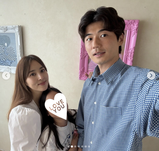 한혜진♥기성용, 10살 리터니 딸과 12주년 가족사진…‘비주얼 유전자’ …