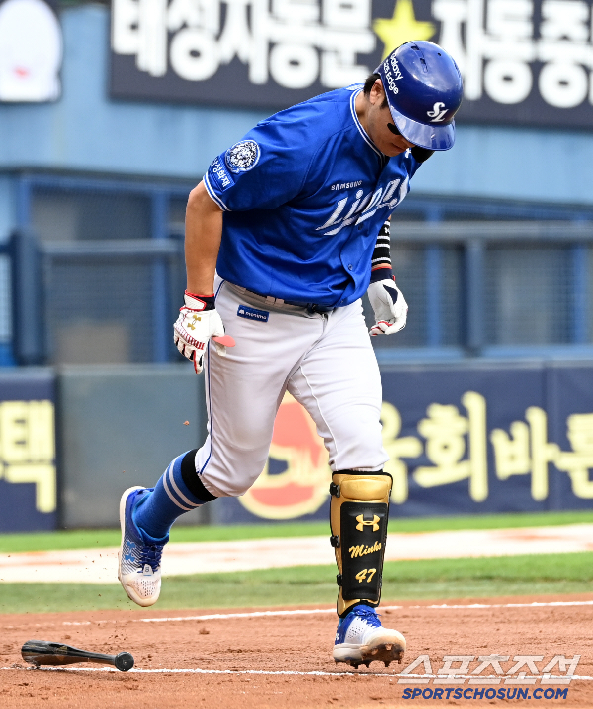 [포토] 선제 투런포 강민호, 덤덤하게 1루로