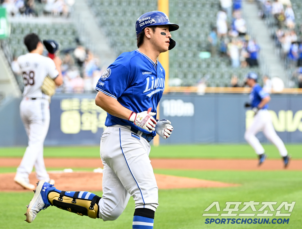 두 번은 안 당해! 삼성 강민호, 잠실 외야 상단 때렸다 → '고졸신인'…