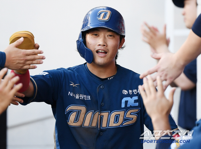 [포토] 선취 득점 올리는 최정원