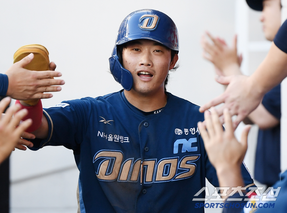 [포토] 선취 득점 올리는 최정원