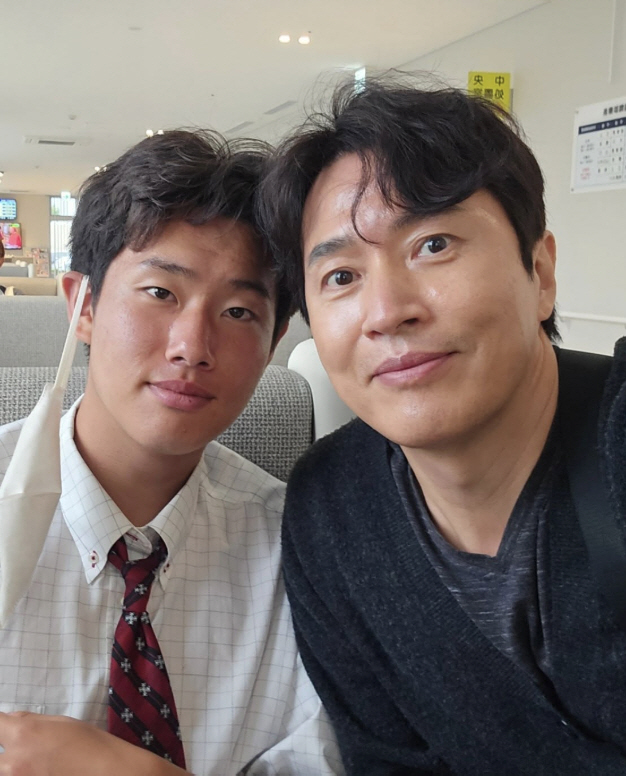 '루미코♥' 김정민, '日 축구 국가대표' 아들 생일 축하..똑닮은 붕어…