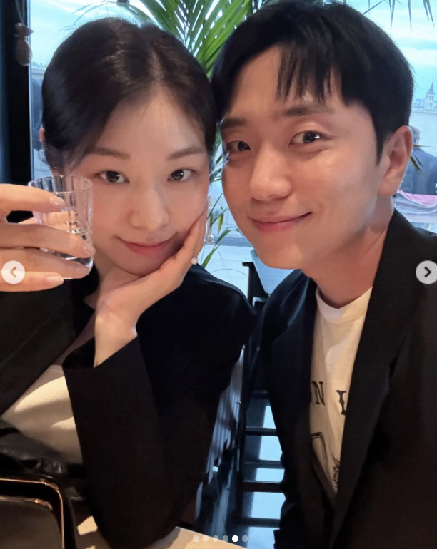 김연아♥고우림, 파리서 ‘까죽커플’ 변신…달달 셀카 대방출