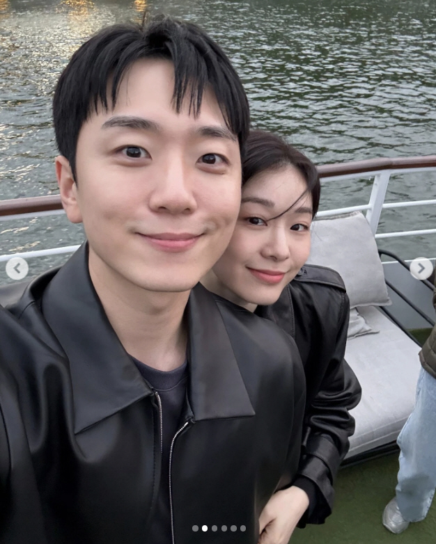 김연아♥고우림, 파리서 ‘까죽커플’ 변신…달달 셀카 대방출