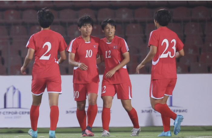 한국, 북한에 명함도 못 내밀판...'아시아 최강'답게 예선서 10-0 …