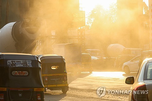 '대기오염 세계 최악' 인도 뉴델리, 노후 차량에 연료 안 판다