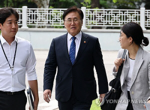 유상임 과기정통 장관 내란특검 출석…계엄 국무회의 관련조사(종합)