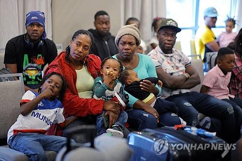 美법원, 추방 위기 아이티인 50만여명 임시체류자격 '일단 유지'