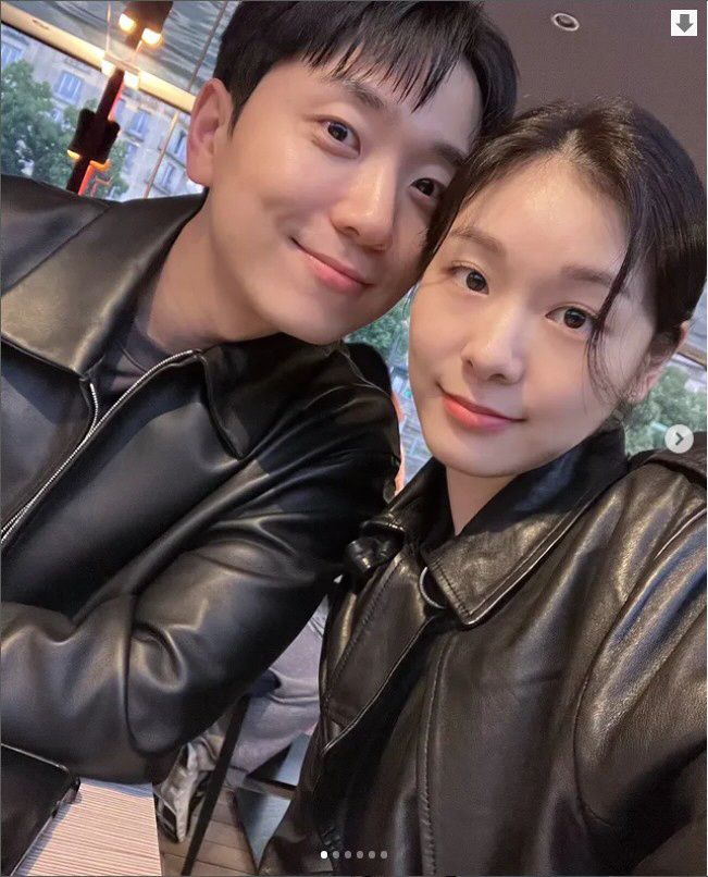 [SCin스타] 김연아♥고우림, 여름에도 가죽 포기 못해…파리서 올블랙 …