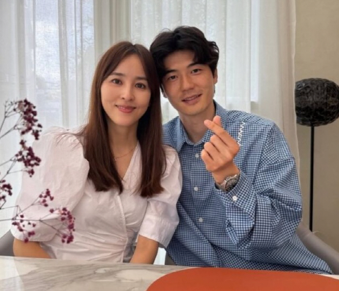[SCin스타] “한결같은 바보 아빠” 한혜진♥기성용, 딸과 결혼 12주…