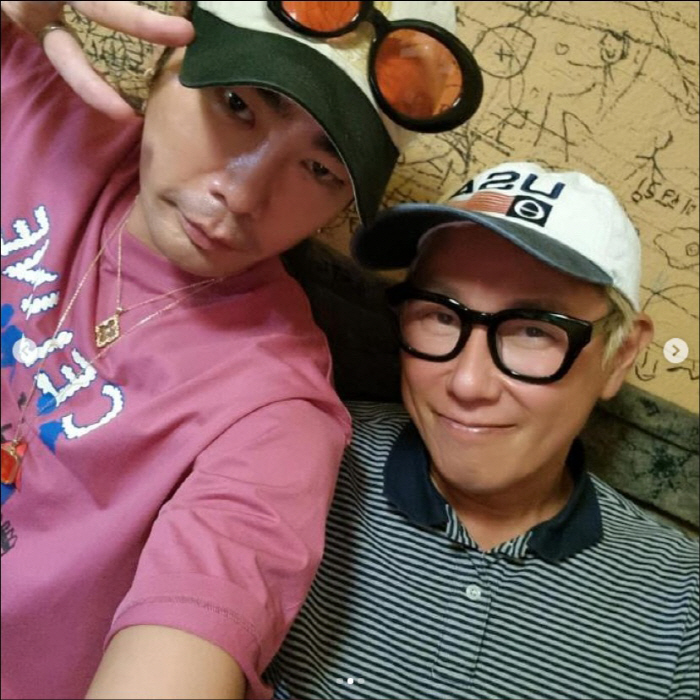 '♥전미라' 윤종신, 가짜 위스키에 속았나...'두통 호소'