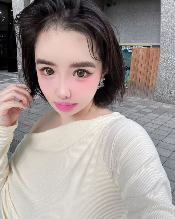 박봄 "필터 안 써요" 말했지만…휘어진 기둥·바닥에 보정 흔적 의심