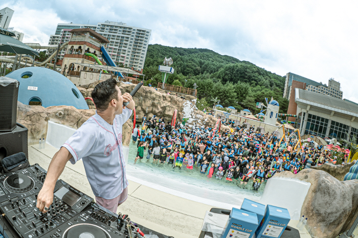 휘닉스파크 블루캐니언 본격 운영…슬라이드 재개, EDM 공연도