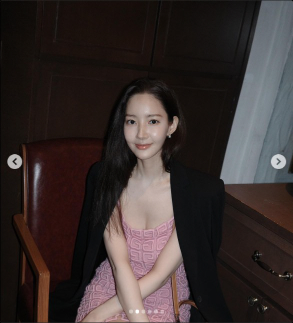 박민영, 와인잔 보다 작은 얼굴…또 다시 증명된 '소멸급 얼굴'